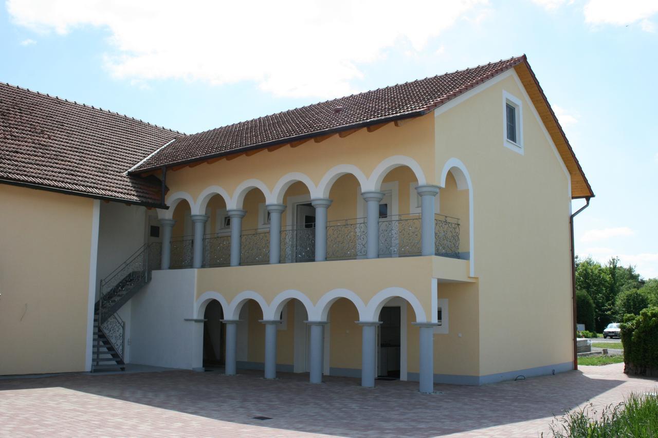 Hotel Am Donaubogen Sarching Exterior photo
