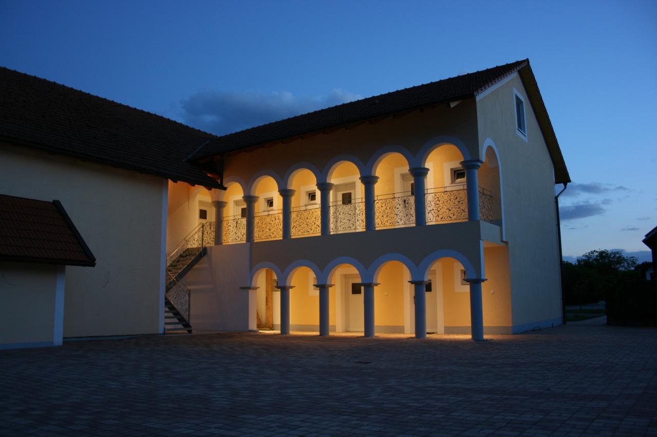 Hotel Am Donaubogen Sarching Exterior photo