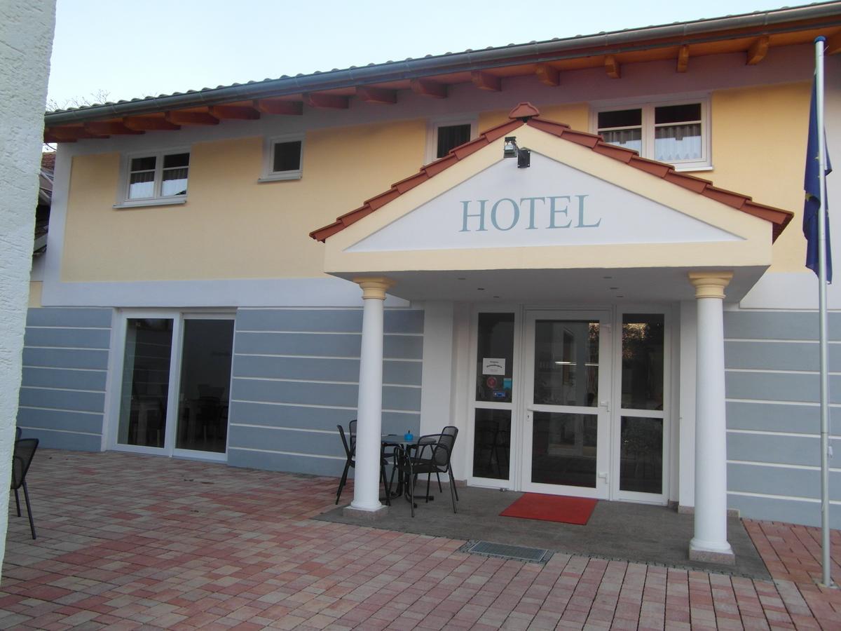 Hotel Am Donaubogen Sarching Exterior photo