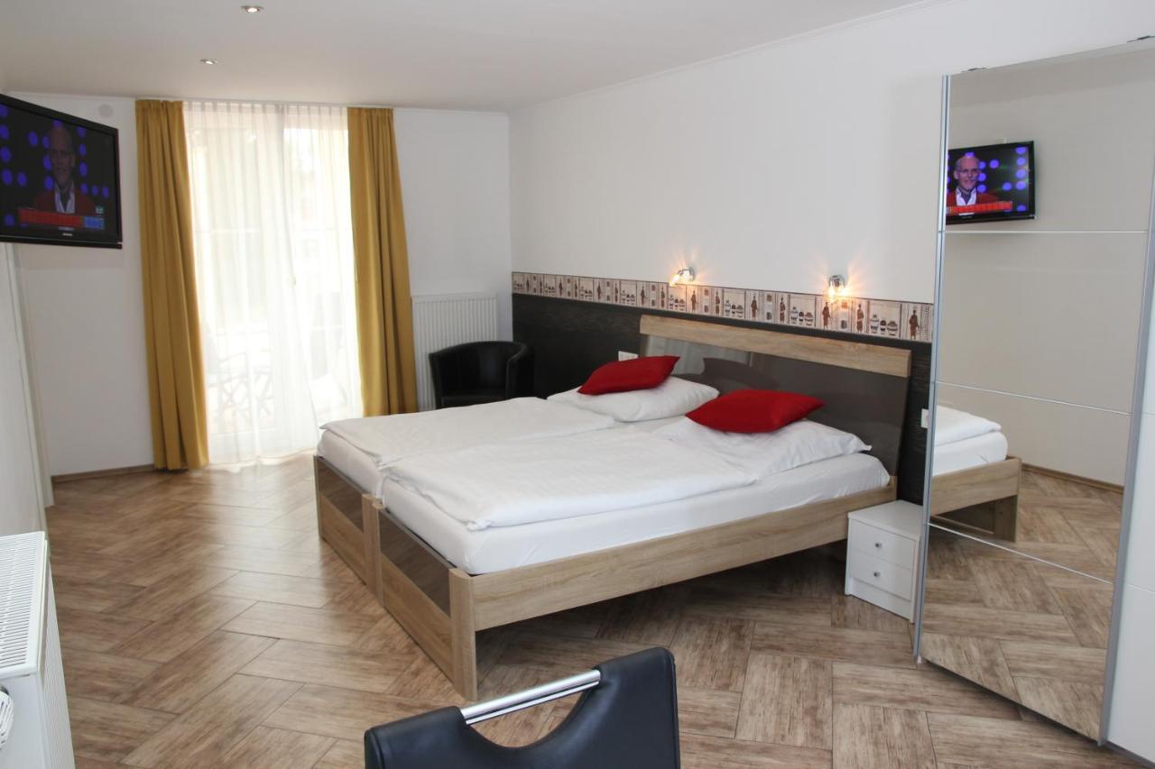 Hotel Am Donaubogen Sarching Exterior photo